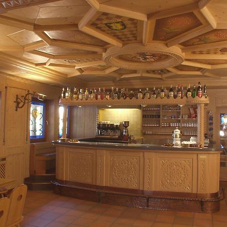 Hotel Villa Jolanda Ziano di Fiemme Exteriör bild